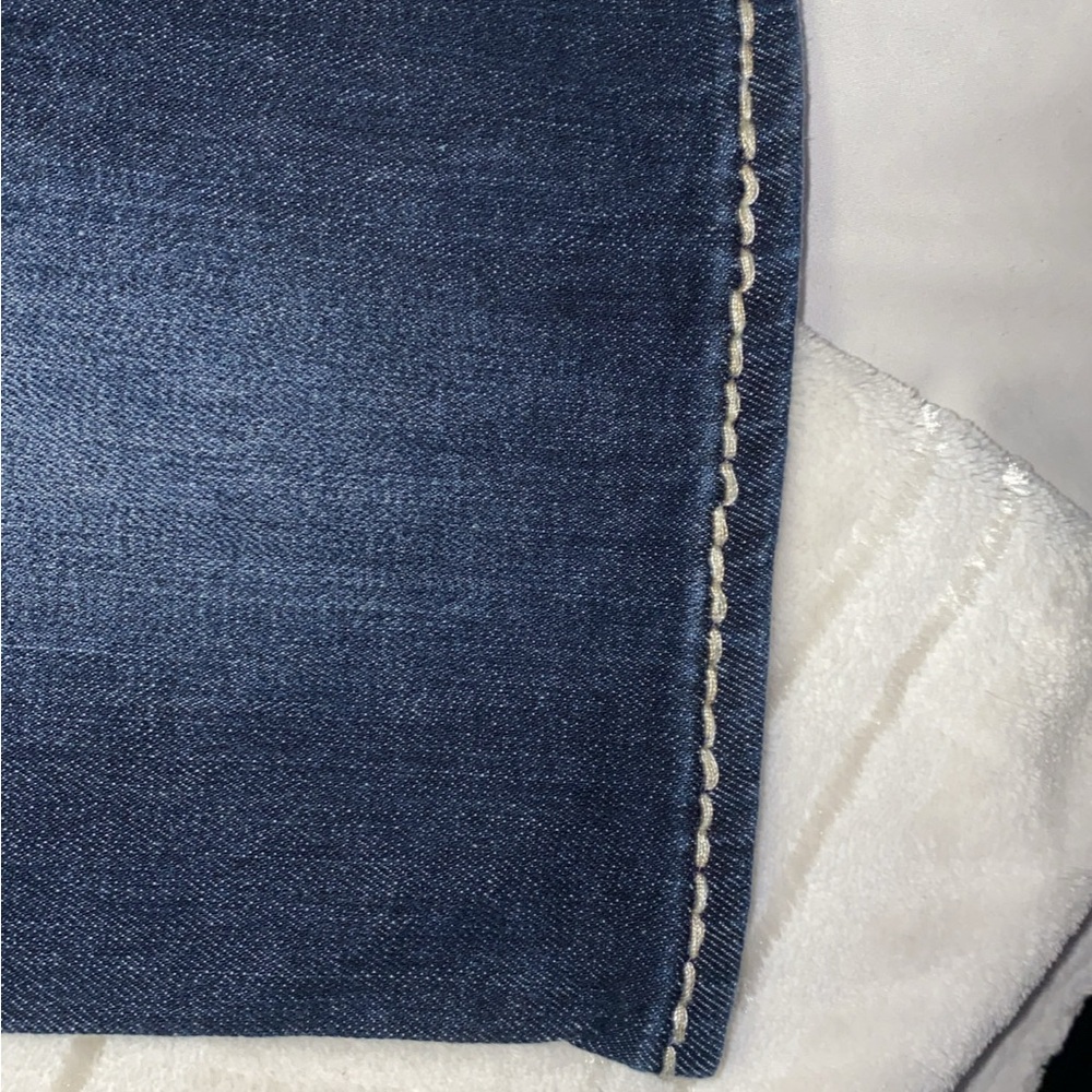 VIGOSS Stylish Blue Denim Jeans with Embellished Pocket - Picture 5 of 7